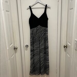 Elegant Black and Gray Maxi Dress